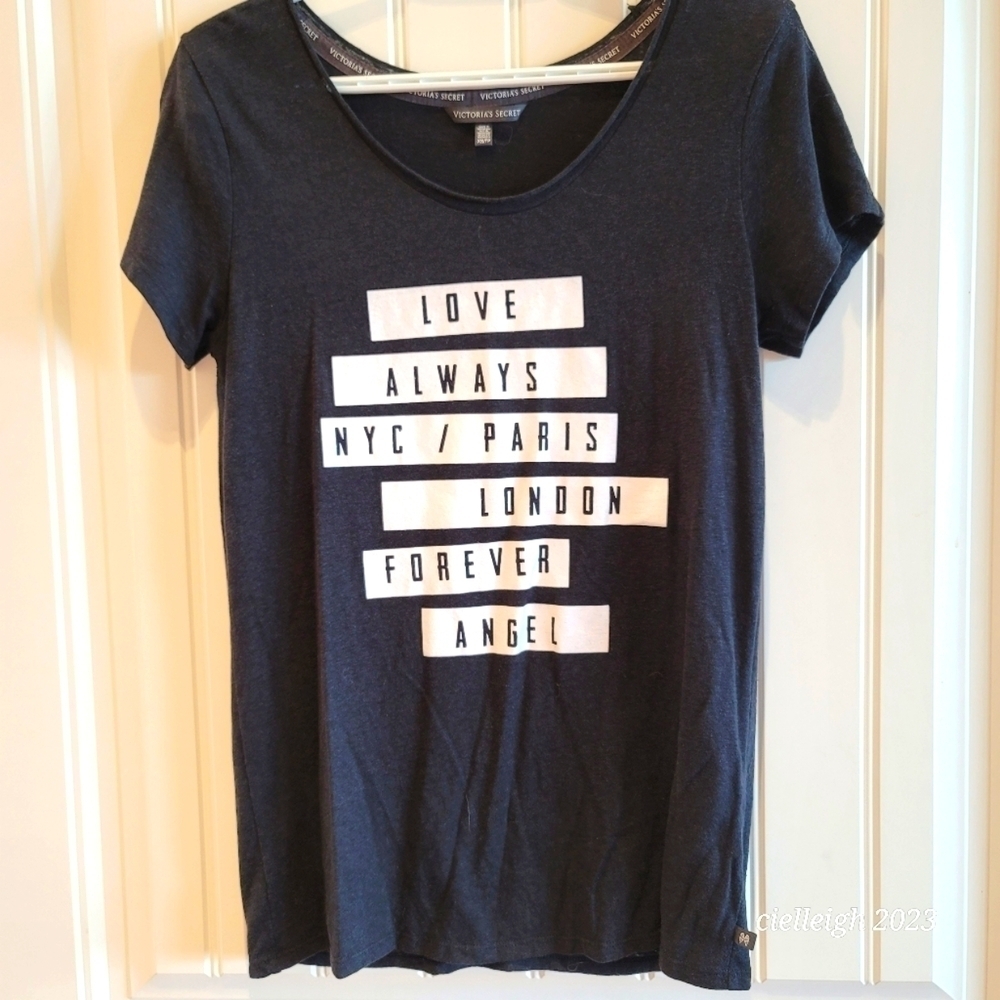 💥4 for $25💥 Victoria’s Secret T-shirt